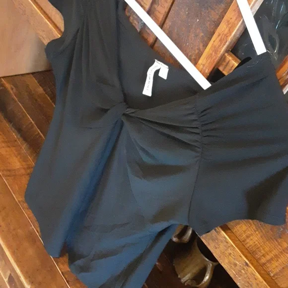 Susan Lawrence Black Knot Detail Top - Picture 5 of 6